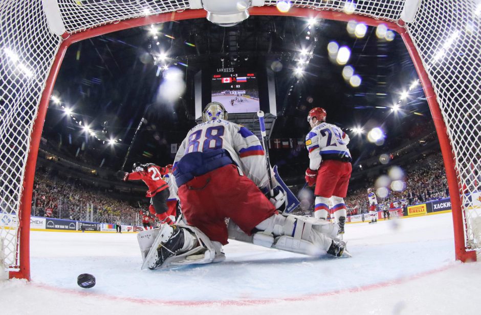Atsitiesę kanadiečiai pasaulio čempionato pusfinalyje nukovė rusus