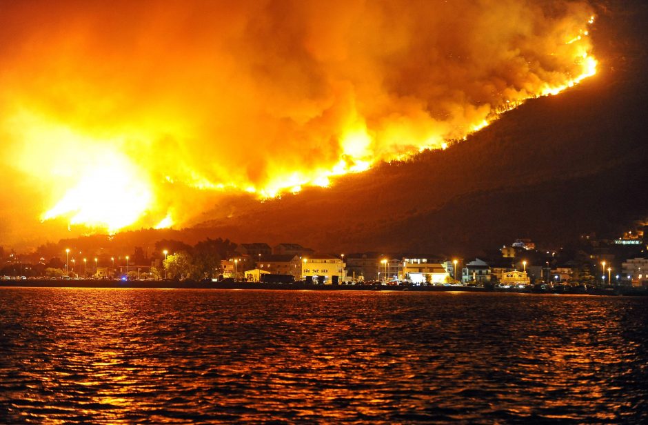 Kroatijoje miško gaisrai kelia pavojų svarbiam uostui