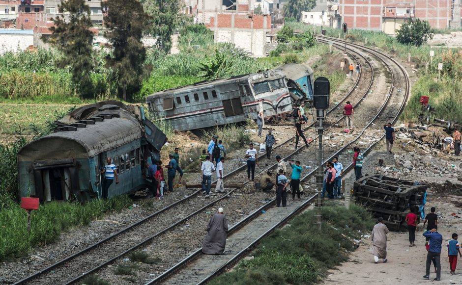 Traukinio katastrofos Egipte aukų skaičius išaugo iki 41
