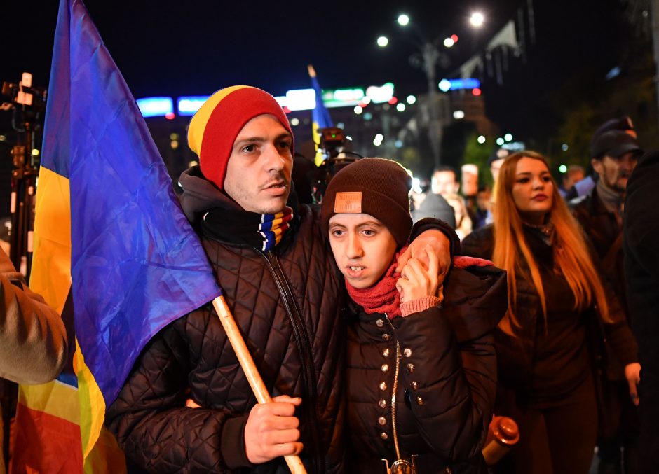 Tūkstančiai rumunų vėl protestavo prieš teismų reformas