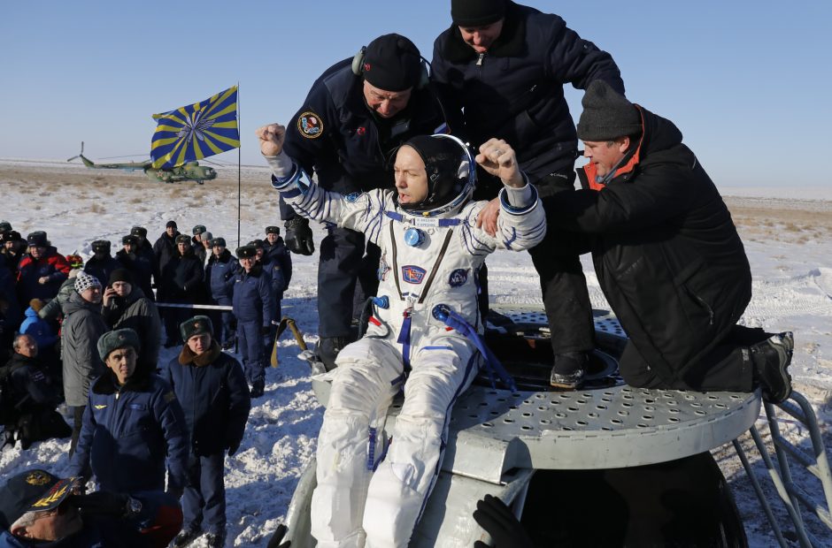 Rusijos, Europos ir JAV astronautai sėkmingai grįžo iš TKS