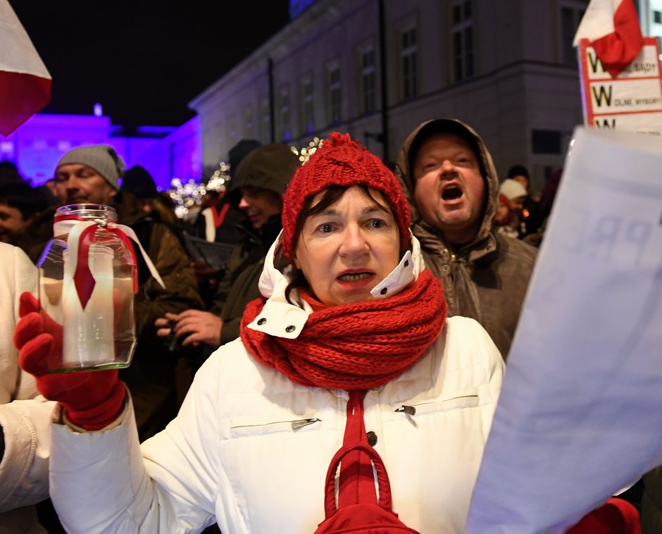 ES pateiks Lenkijai precedento neturintį įspėjimą?