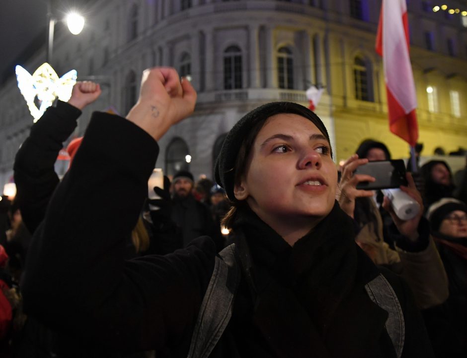 ES pateiks Lenkijai precedento neturintį įspėjimą?