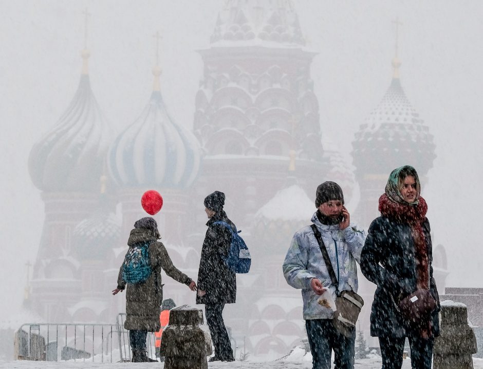 Maskvoje dėl didžiulės pūgos vėluoja skrydžiai, vaikams leista neiti į mokyklas