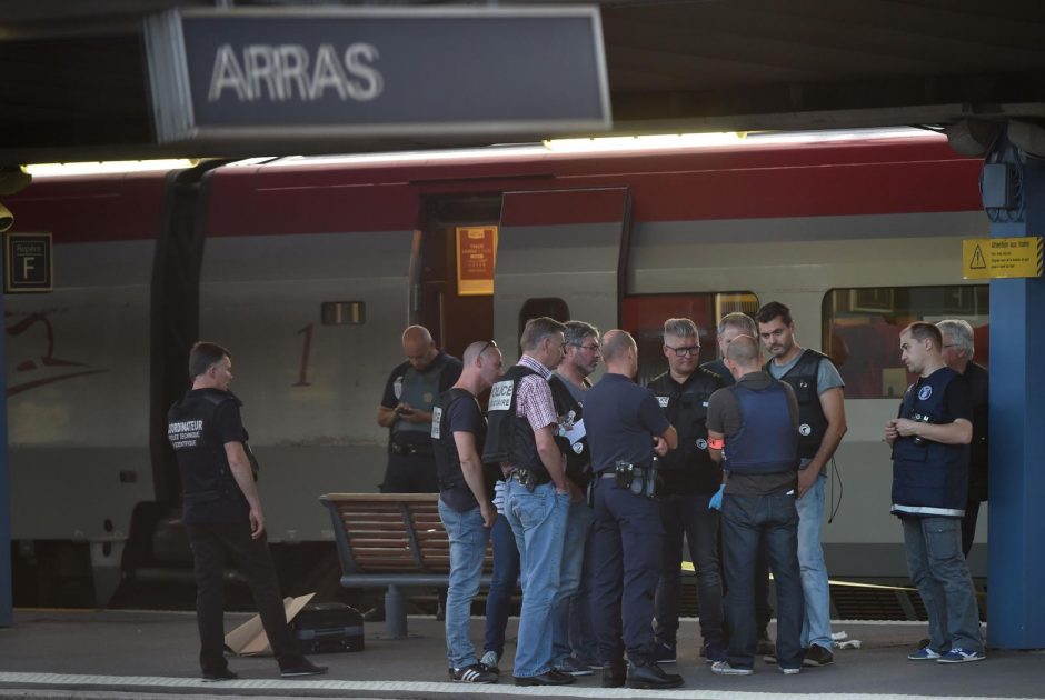Prancūzijos prezidentas apdovanojo išpuolio traukinyje didvyrius