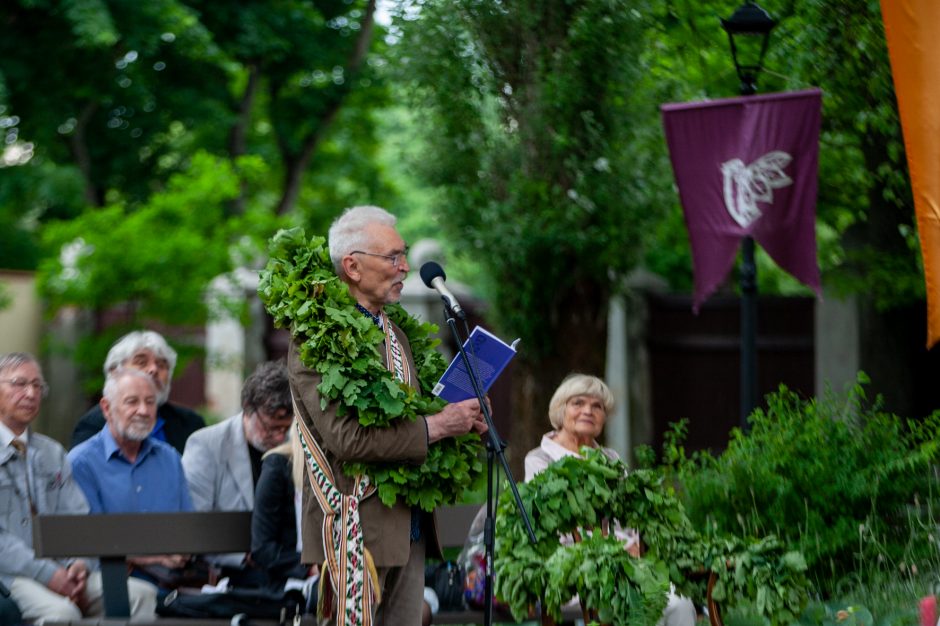 Pagerbtas „Poezijos pavasario“ laureatas poetas ir vertėjas A. Grybauskas