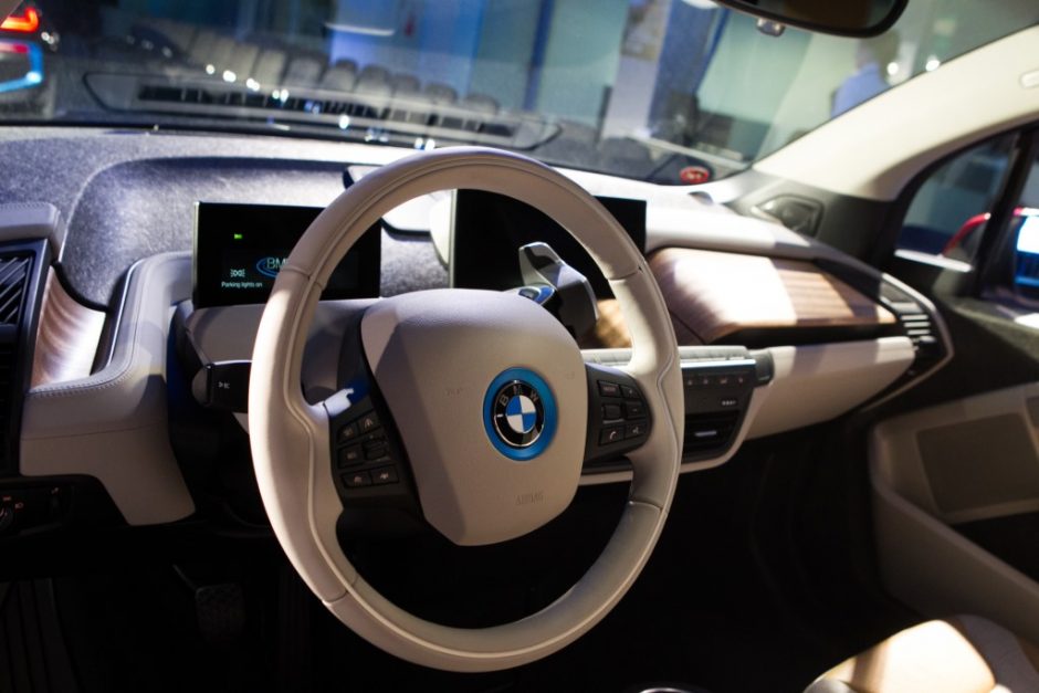 BMW koncerno viceprezidentas Vilniuje pristatė BMW ateities automobilių technologijas