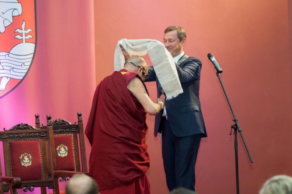 Jo Šventenybė Dalai Lama XIV lankėsi Vilniaus rotušėje