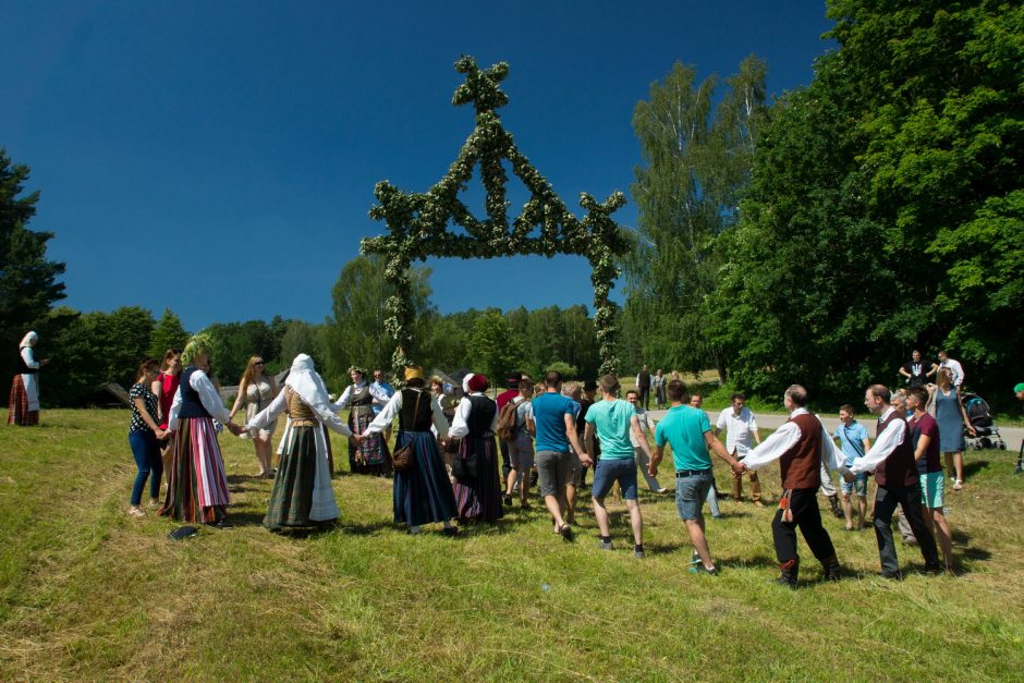 Rumšiškės kviečia į Joninių šventės sūkurį 