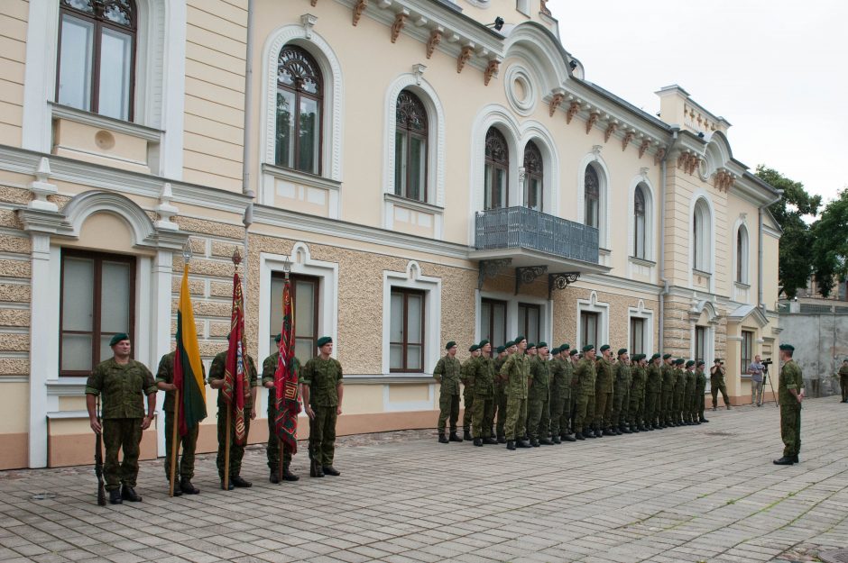 Prisiekė nauja Jaunesniųjų karininkų vadų laida