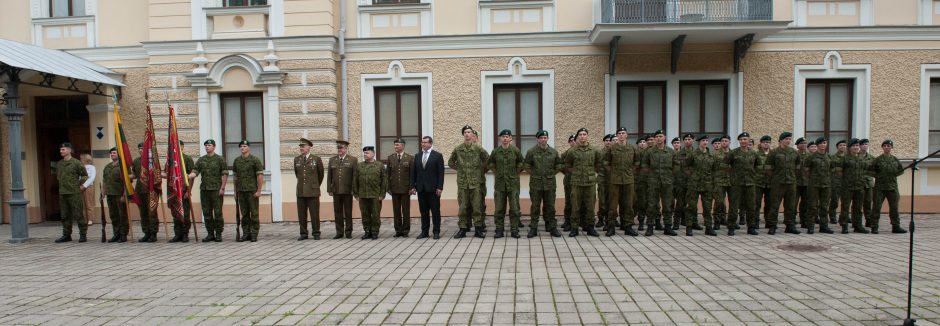 Prisiekė nauja Jaunesniųjų karininkų vadų laida