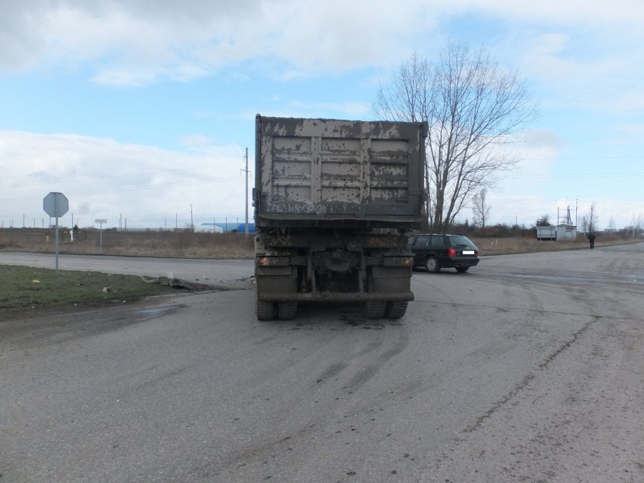 Kraupi avarija Kėdainiuose: iš mašinos liko metalo laužas, vairuotojas žuvo