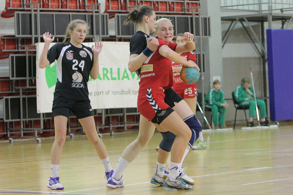 Prasidėjo Lietuvos moterų rankinio lygos pusfinalio serija