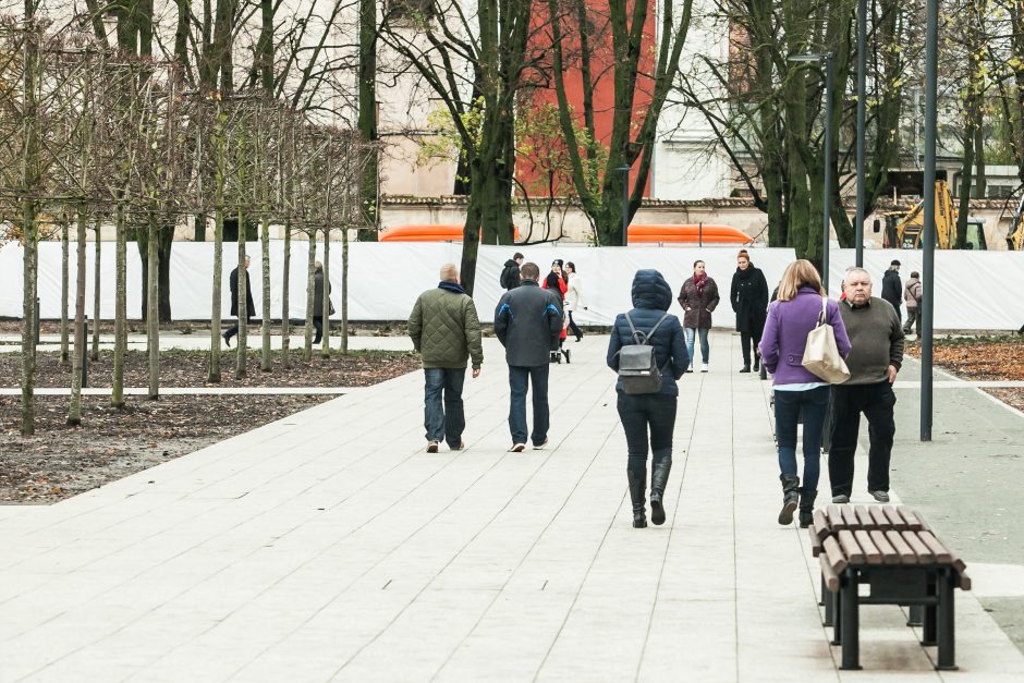 Užbaigti Lukiškių aikštės darbus sutrukdė lietus