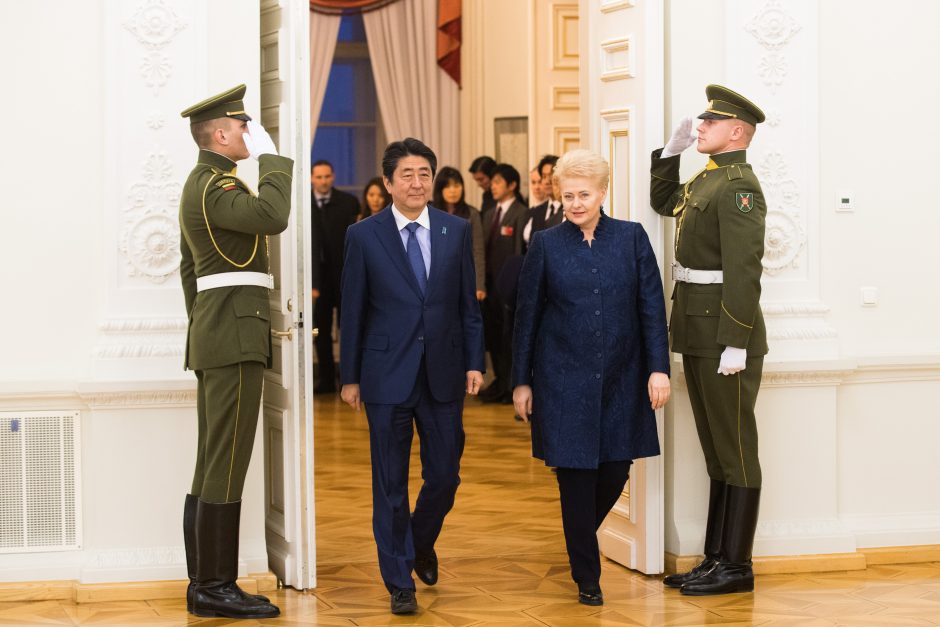 Prezidentė susitiko su Japonijos premjeru