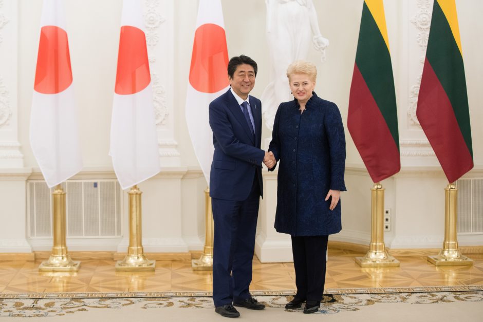 Prezidentė susitiko su Japonijos premjeru