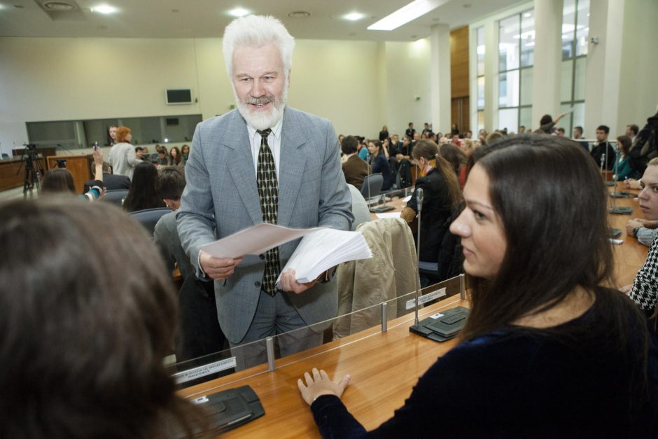 Konstitucijos egzaminą laikė per 37 tūkst. dalyvių