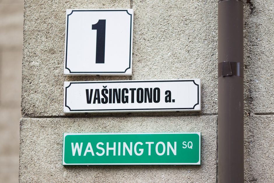Vilniuje atidengta Vašingtono skvero lentelė