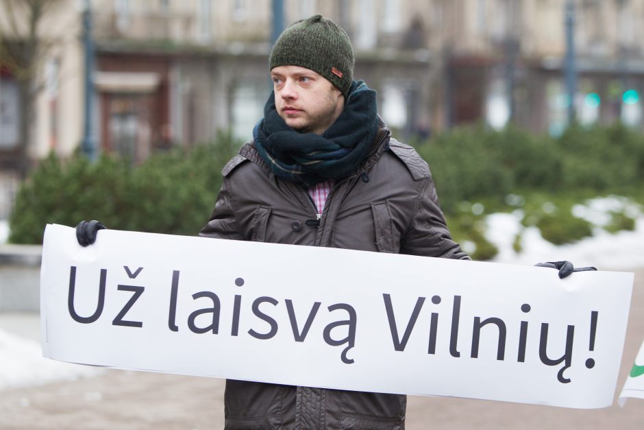 Teismas atvertė dvikalbių lentelių Vilniuje bylą