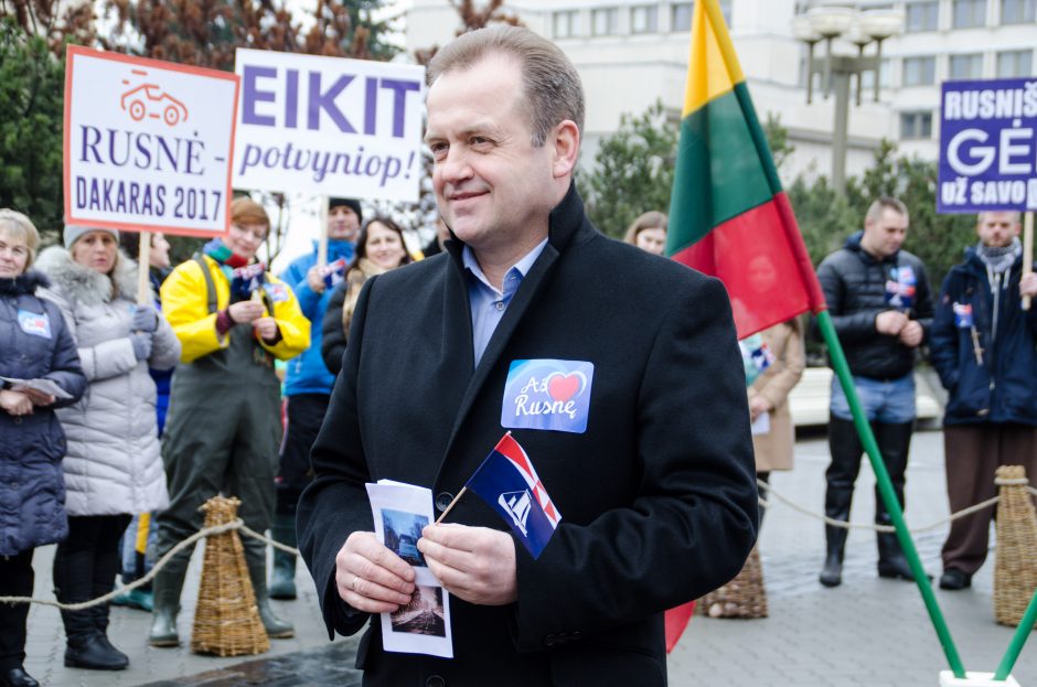 Rusniškiai prie Seimo reikalauja juos „sujungti su Lietuva“