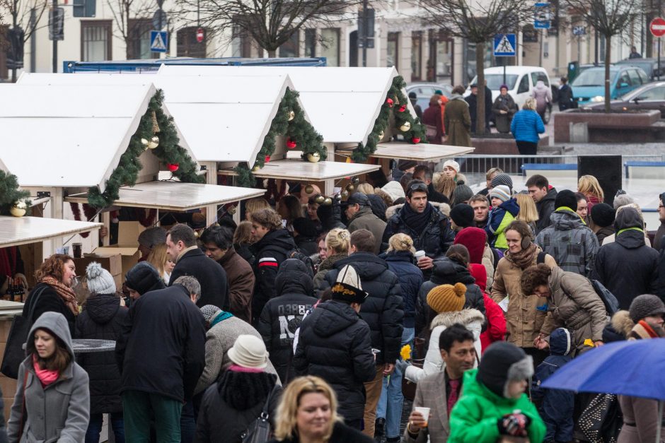 Rotušės aikštėje įžiebta Vilniaus Kalėdų eglutė