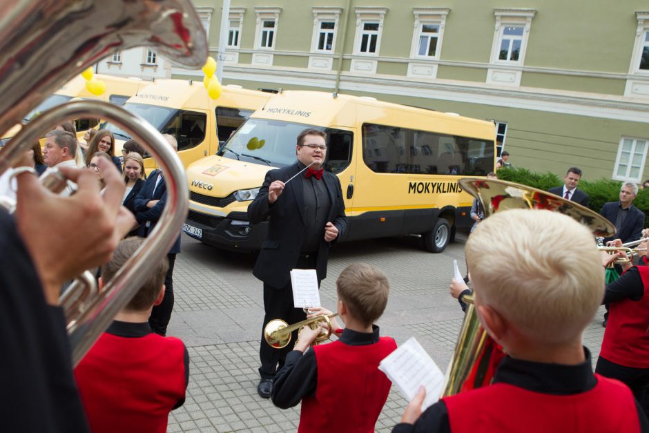 Lietuvos mokiniams – 48 geltonieji autobusiukai