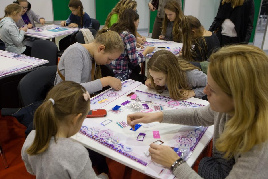 Vilniuje šurmuliuoja švietimo paroda „Mokykla 2015“