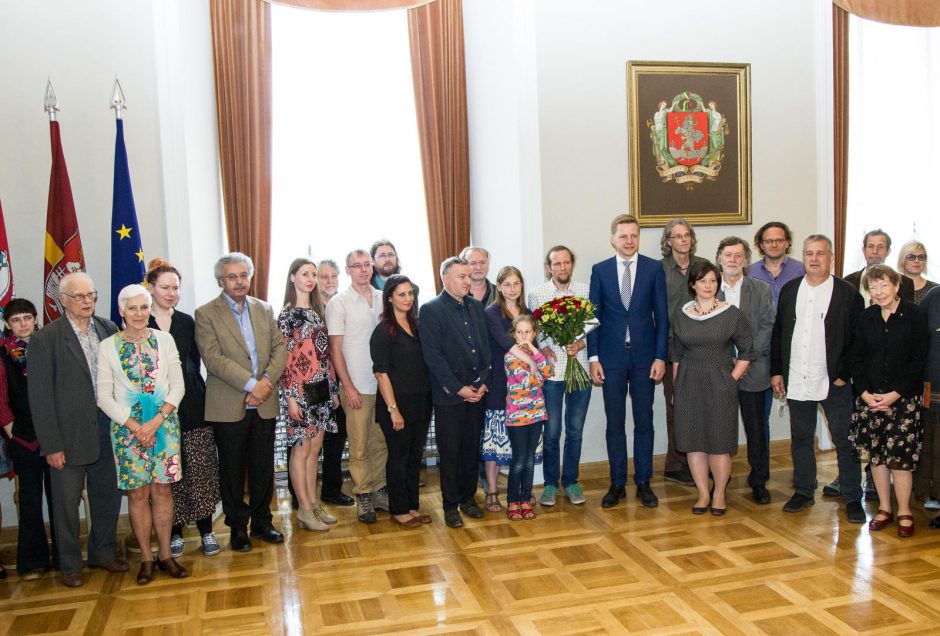 Vilniaus meras „Poezijos pavasario“ premiją skyrė poetui M. Burokui 
