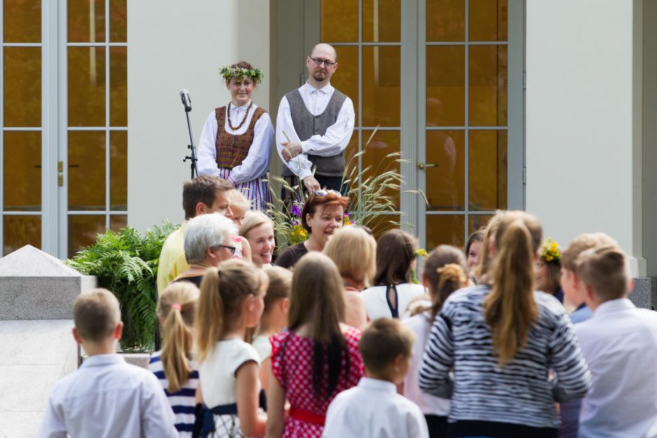 Prezidentė Jonines šventė kartu su dienos centrų vaikais