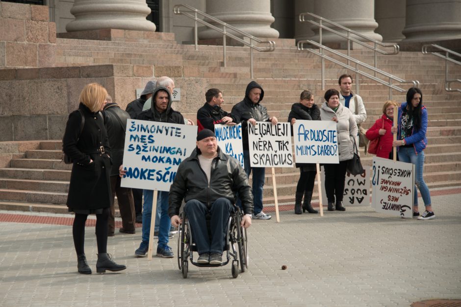 Prie Seimo mitingavo dirbantys neįgalieji