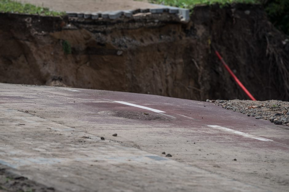 Dviračių tako nuošliauža P. Vileišio gatvėje