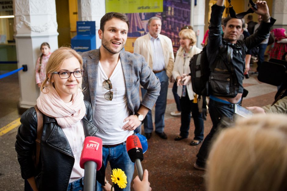 Vaidas ir Monika sutikti Vilniaus oro uoste