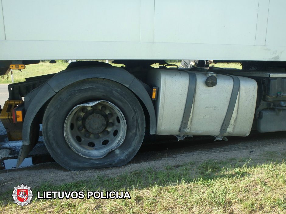 Neblaivus vilkiko vairuotojas sukėlė avariją ir bandė pabėgti