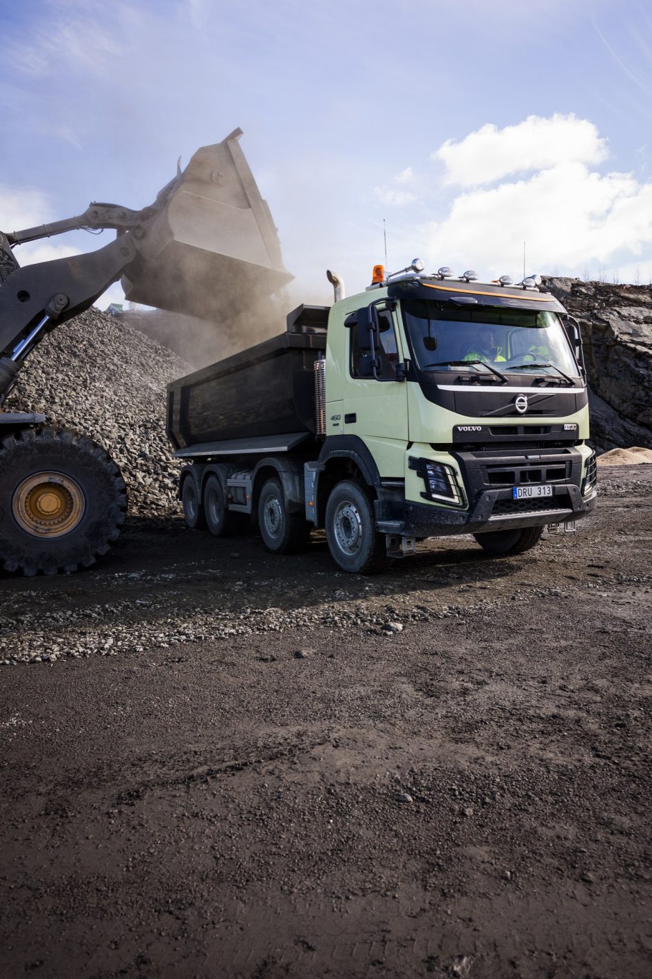„Volvo Trucks“ pristato penkis naujus sunkvežimių sprendimus