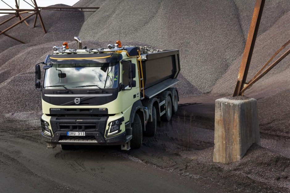 „Volvo Trucks“ pristato penkis naujus sunkvežimių sprendimus