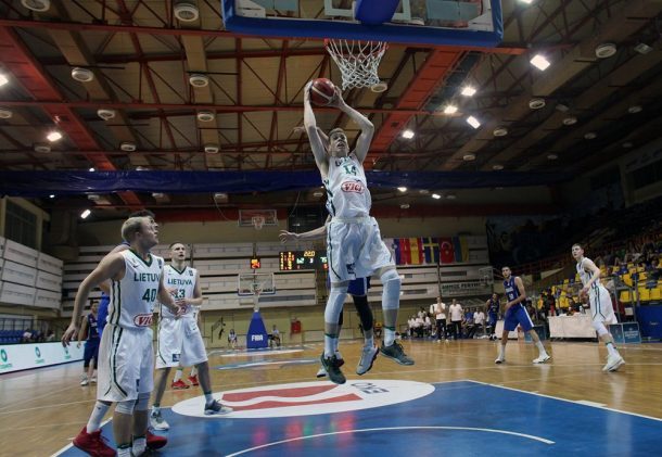 Lietuvos 20-mečiai pralaimėjo Izraelio krepšininkams