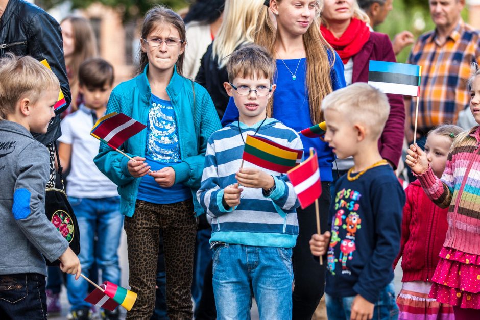 Baltijos kelias atkurtas Rotušės aikštėje