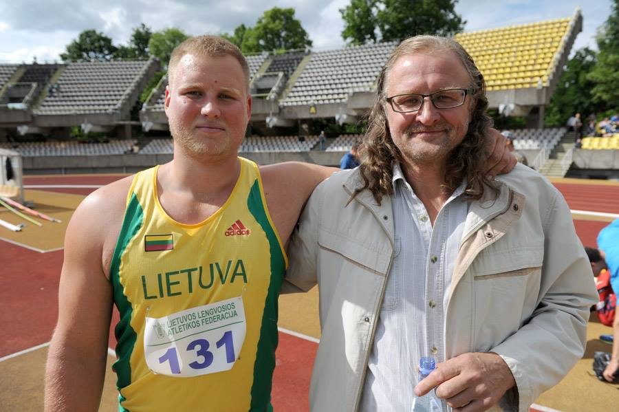 Disko metikas stebina ne vien savo trenerį