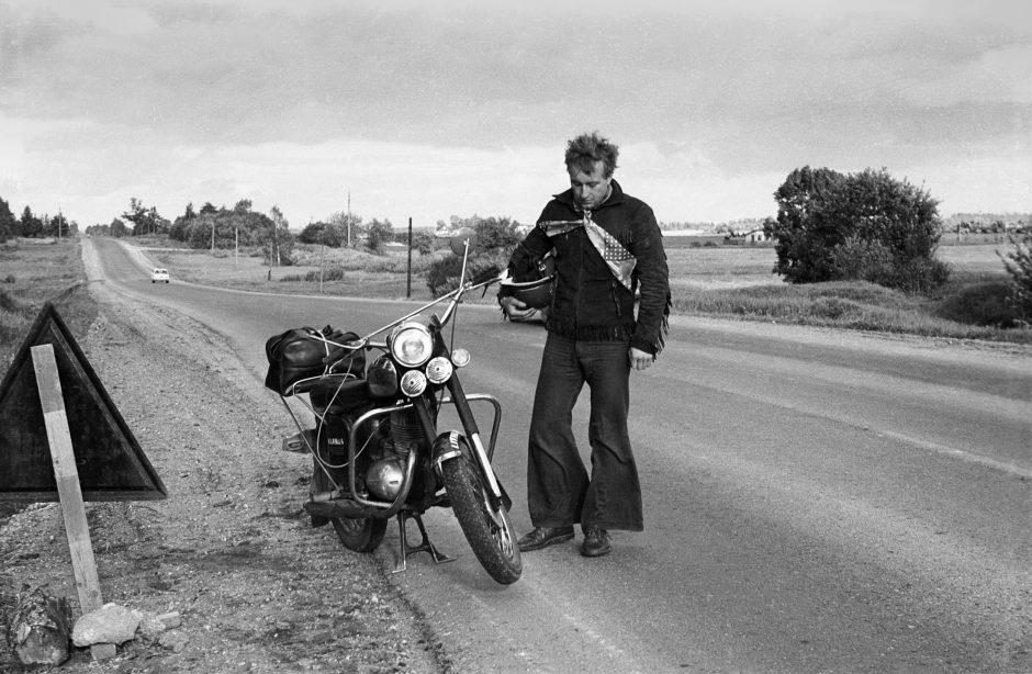 Ketveri R. Požerskio metai prie motociklo vairo