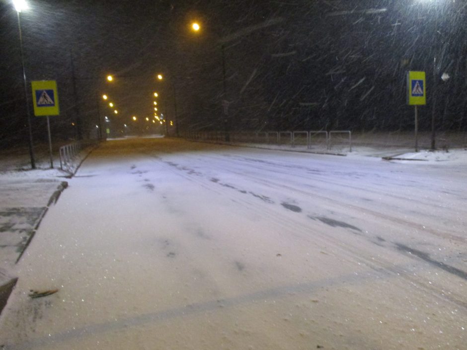 Kauno gatves nuklojo sniegas