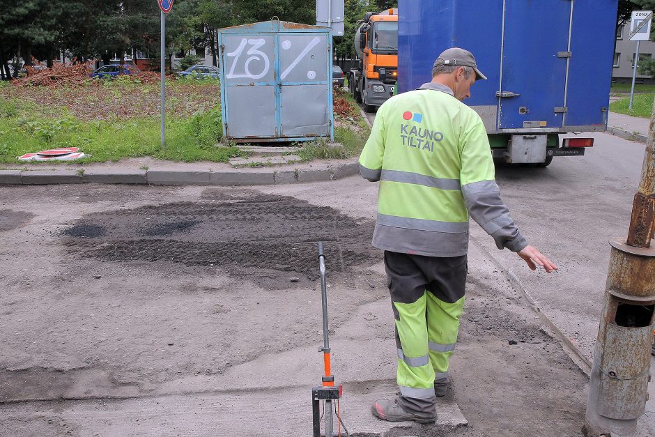 Apmokestintoje aikštelėje duobes pakeitė naujas asfaltas