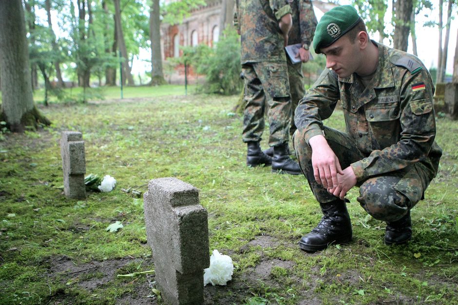 Fredoje sutvarkyti vokiečių karių kapai