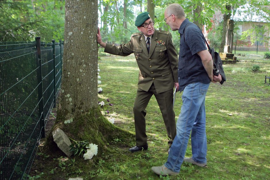 Fredoje sutvarkyti vokiečių karių kapai