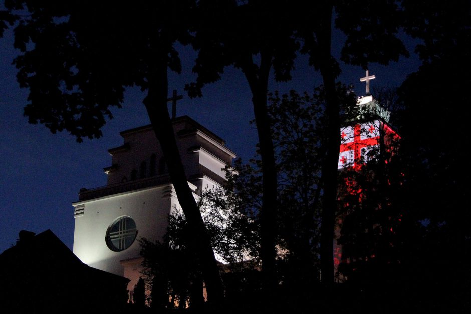 Prisikėlimo bažnyčia nušvito Gruzijos vėliavos spalvomis
