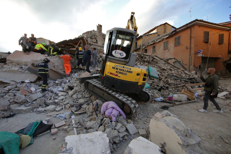 Italiją supurtė stiprus žemės drebėjimas