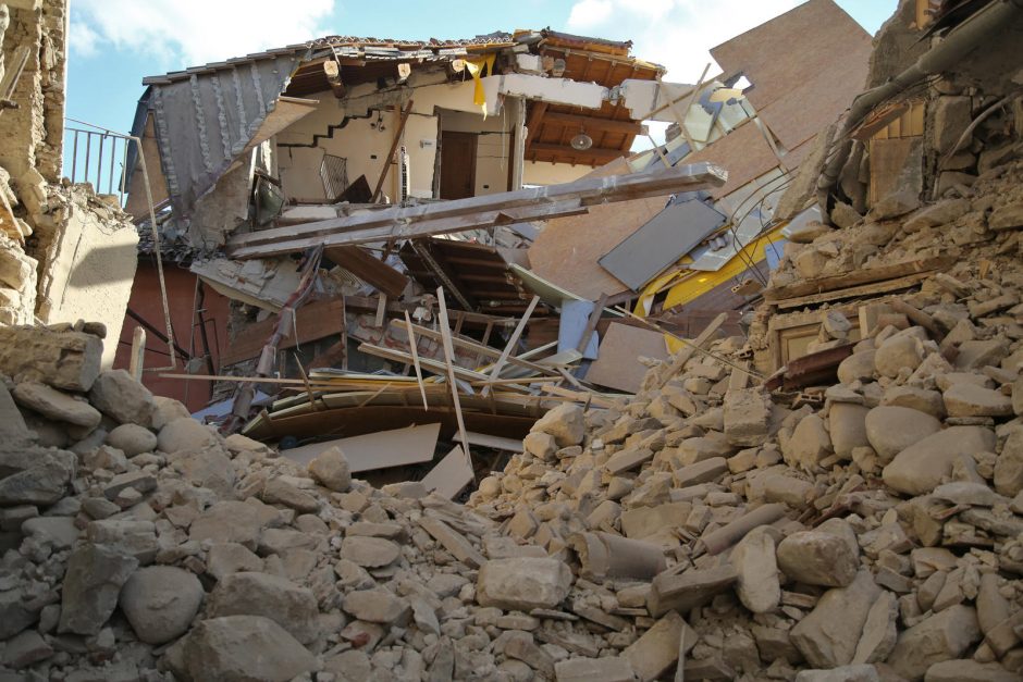 Italiją supurtė stiprus žemės drebėjimas