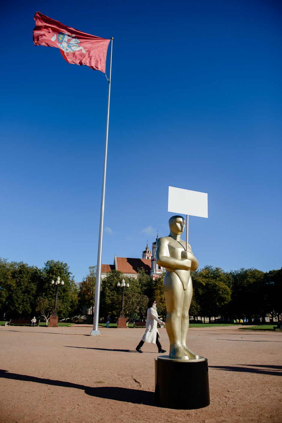 Lukiškių aikštėje atidengta skulptūra žodžio laisvei