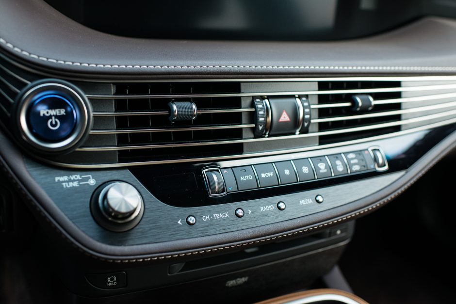 Naujojo „Lexus LS 500h“ garso sistemą įvertino operos solistas E. Montvydas