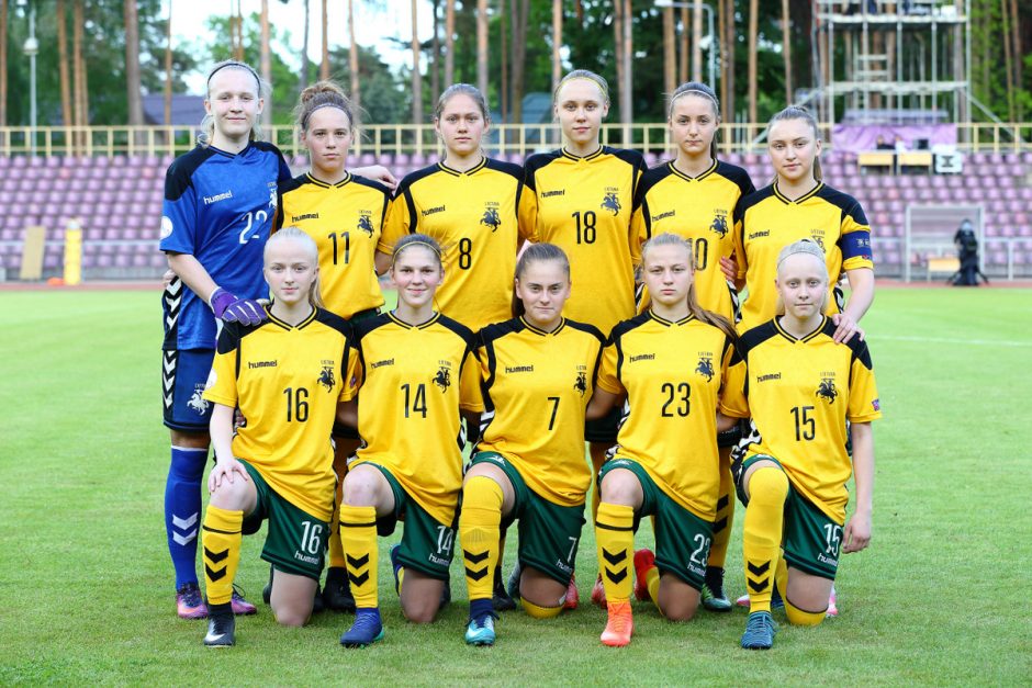 Lietuvos merginų futbolo rinktinė Europos čempionatą baigė neįmušusi įvarčių