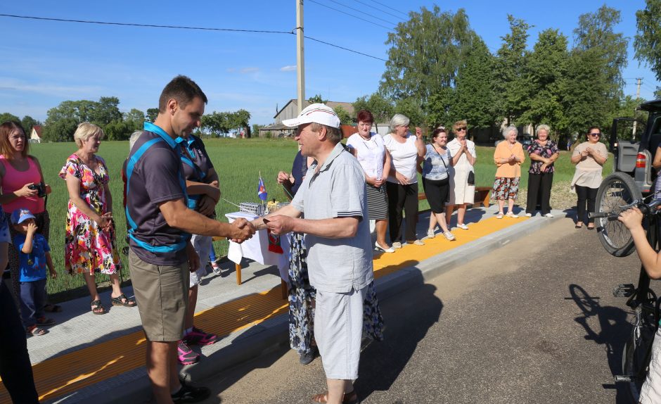 Taurakiemio seniūnijoje – naujas kelias ir gaisrinė